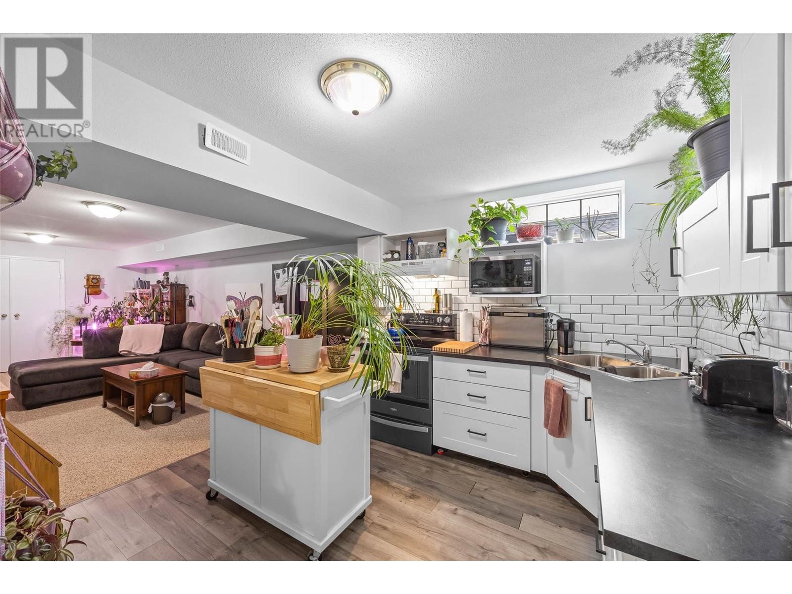 943 Bebek Road, Kamloops, British Columbia  V2B 6P9 - Photo 38 - 10350818