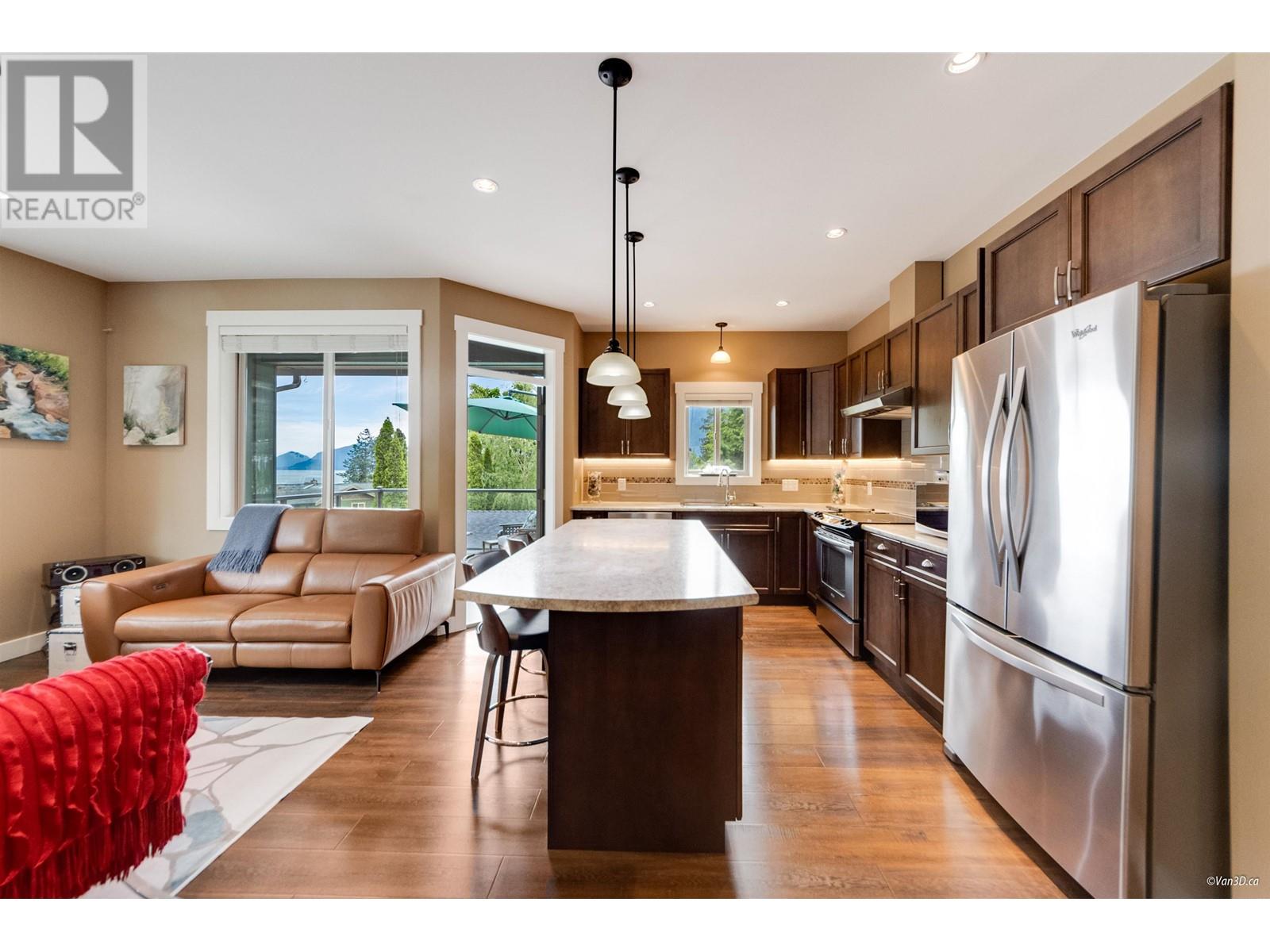 746 Upper Crescent, Squamish, British Columbia  V8E 0V7 - Photo 13 - R3009069