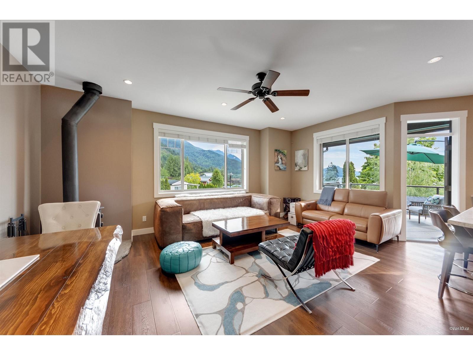 746 Upper Crescent, Squamish, British Columbia  V8E 0V7 - Photo 15 - R3009069