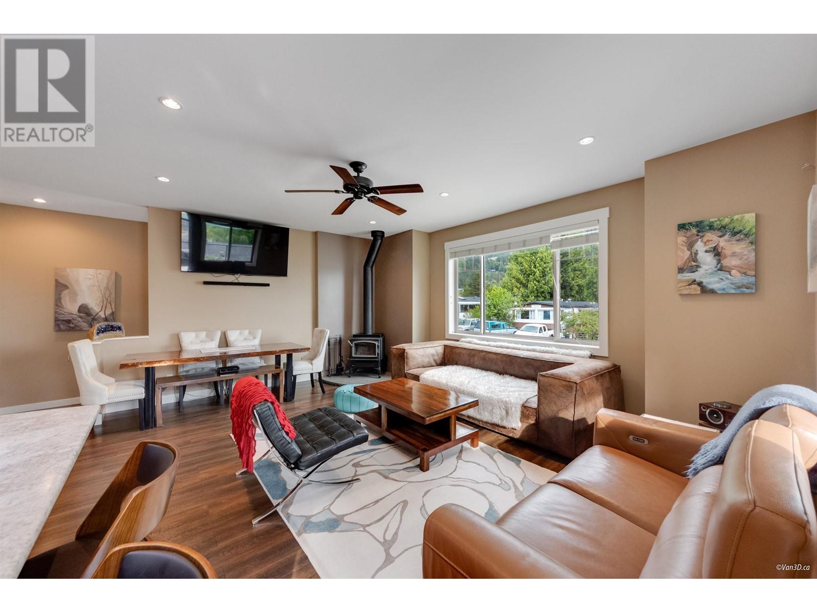 746 Upper Crescent, Squamish, British Columbia  V8E 0V7 - Photo 16 - R3009069