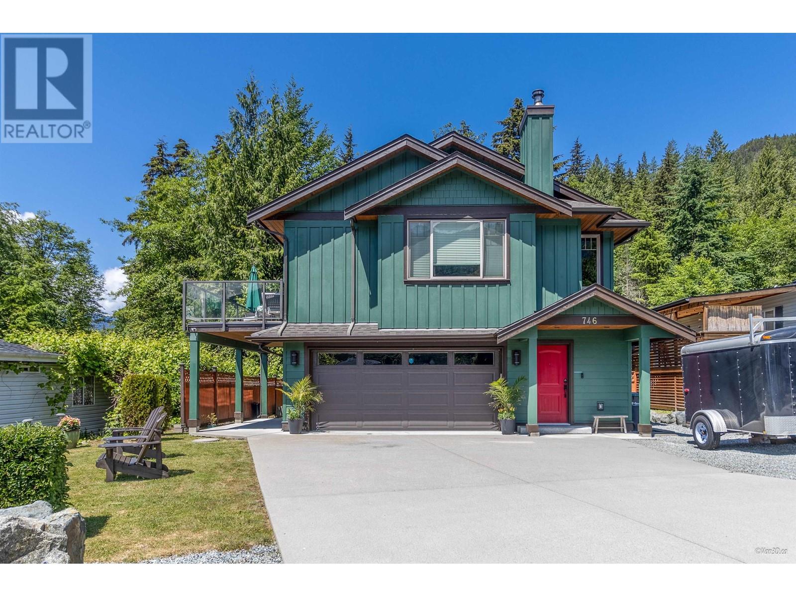746 Upper Crescent, Squamish, British Columbia  V8E 0V7 - Photo 1 - R3009069