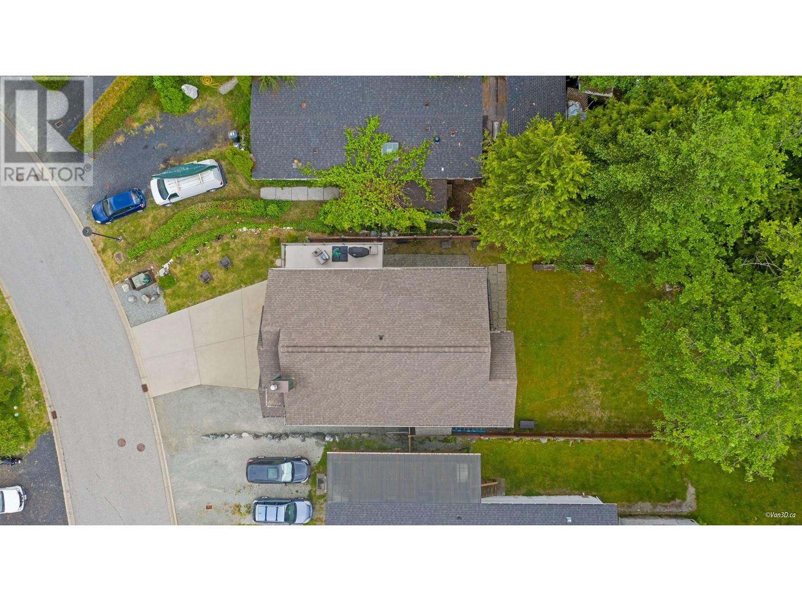 746 Upper Crescent, Squamish, British Columbia  V8E 0V7 - Photo 3 - R3009069