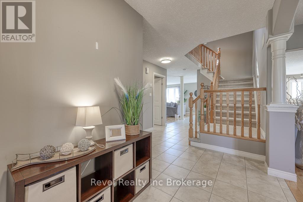 7 Woodhatch Crescent, Ingersoll, Ontario  N5C 0A2 - Photo 6 - X12197011