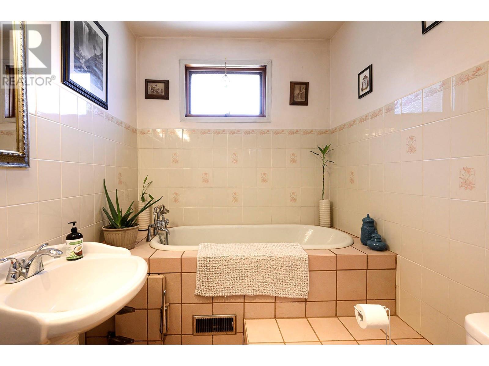3215 Yellowhead Highway, Barriere, British Columbia  V0E 2E0 - Photo 24 - 10342580