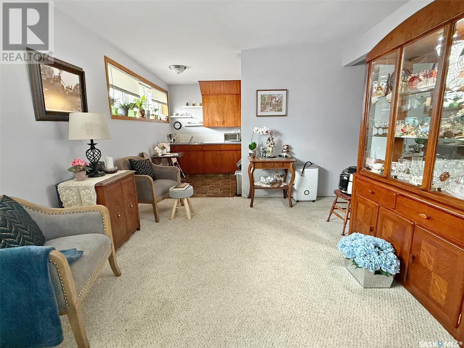 Property at 275 Central AVENUE S image 5
