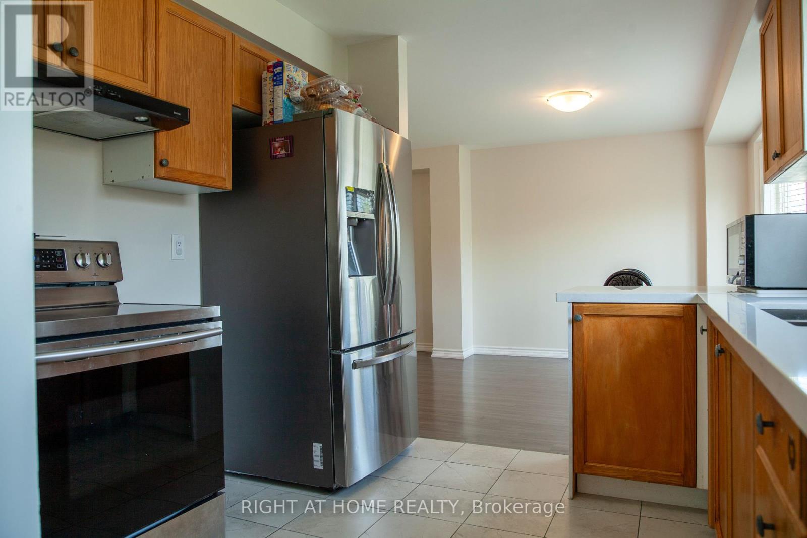 68 Trevino Circle, Barrie, Ontario  L4M 6T9 - Photo 8 - S12197018
