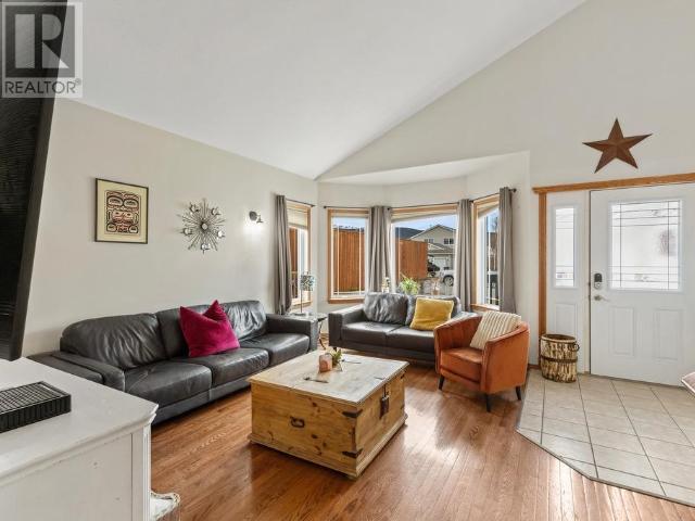 Property at 32 KEEWENAW DRIVE image 3