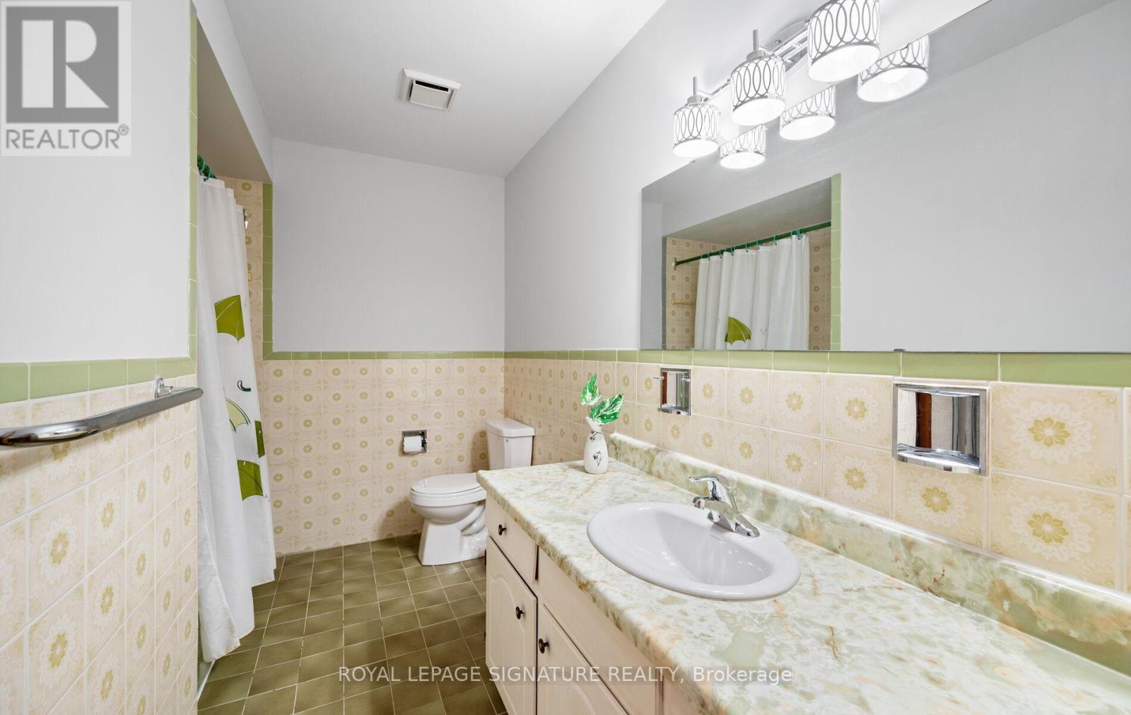 100 Madison Street, Brampton, Ontario  L6S 3C5 - Photo 18 - W12197030