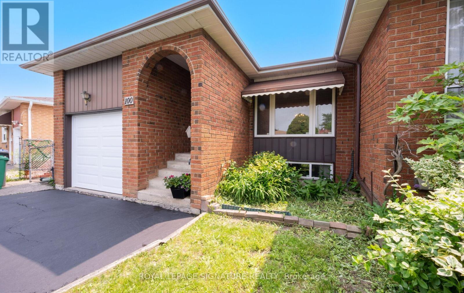 100 Madison Street, Brampton, Ontario  L6S 3C5 - Photo 2 - W12197030