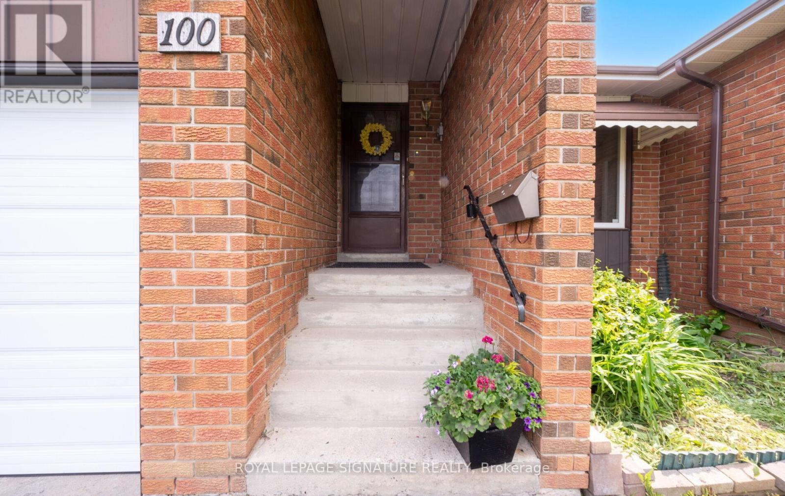 100 Madison Street, Brampton, Ontario  L6S 3C5 - Photo 3 - W12197030