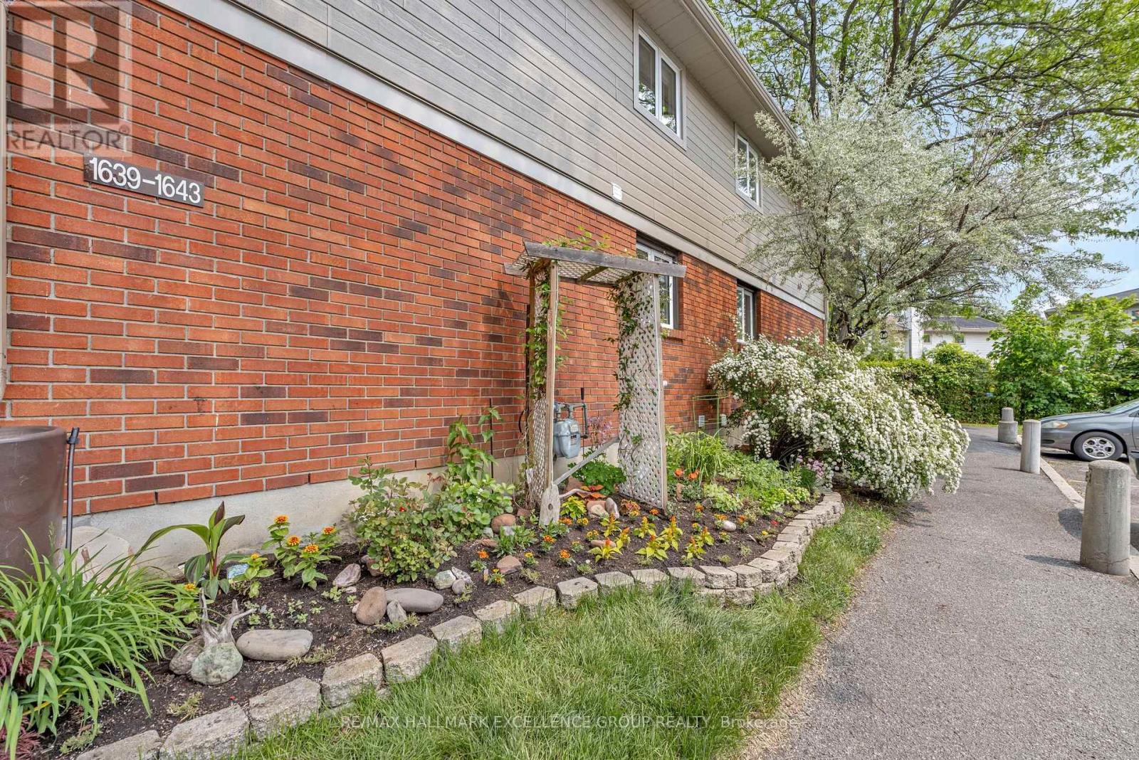 92 - 1643 Du Sommet Place, Ottawa, Ontario  K1C 4Z9 - Photo 5 - X12197050
