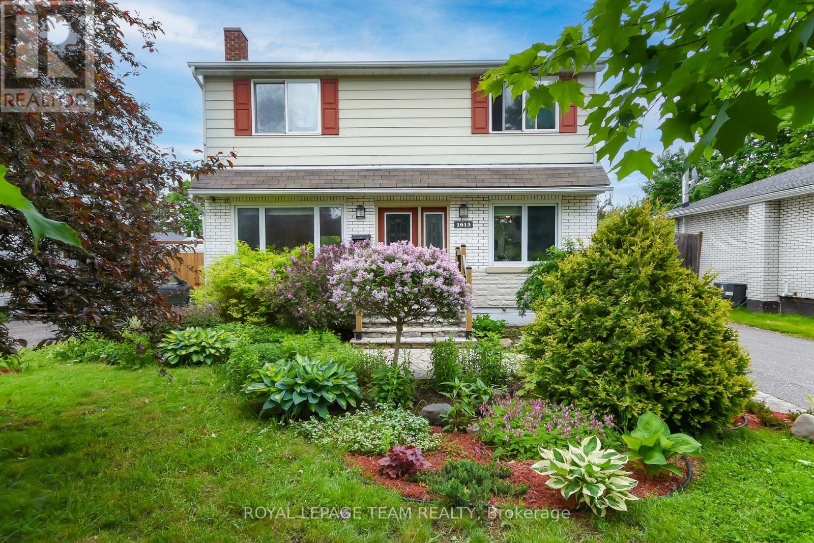1613 Digby Street, Ottawa, Ontario  K1G 0P5 - Photo 1 - X12197062