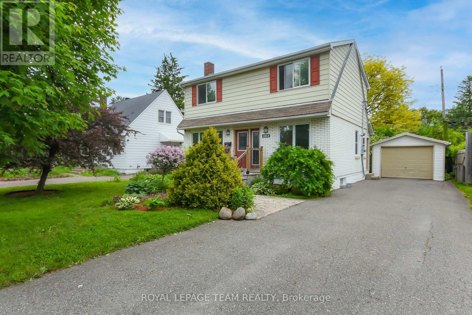 1613 Digby Street, Ottawa, Ontario  K1G 0P5 - Photo 2 - X12197062
