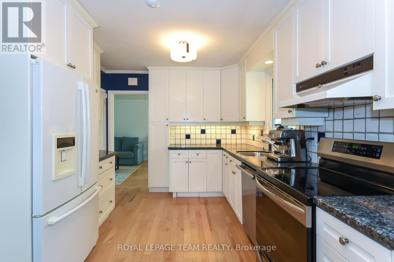 1613 Digby Street, Ottawa, Ontario  K1G 0P5 - Photo 24 - X12197062