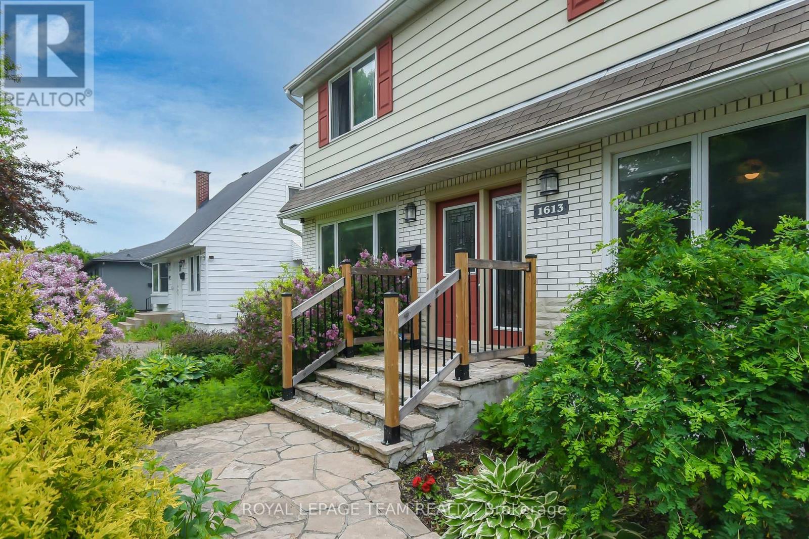 1613 Digby Street, Ottawa, Ontario  K1G 0P5 - Photo 3 - X12197062