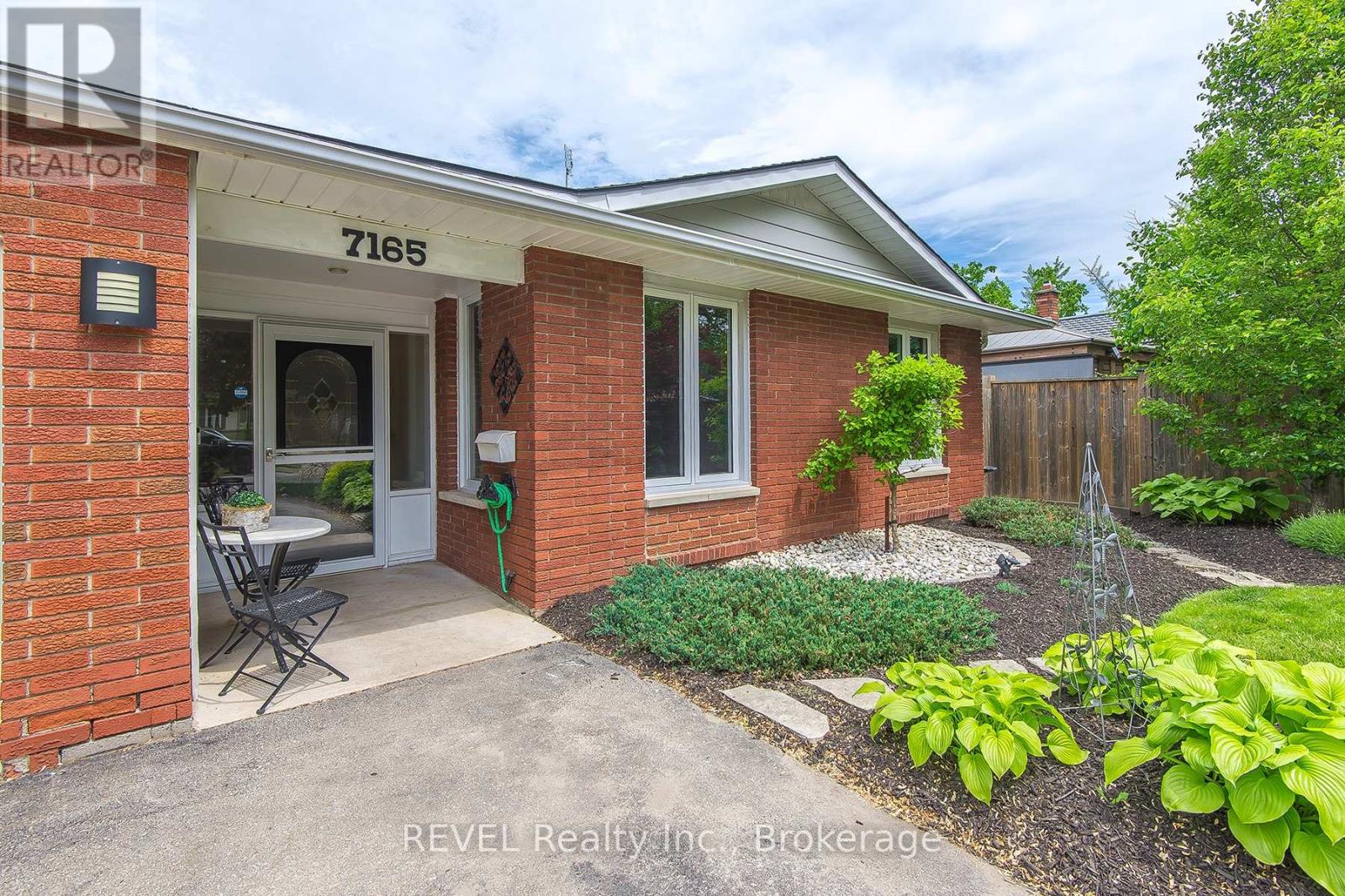 7165 Dirdene Street, Niagara Falls (Morrison), Ontario  L2E 5P1 - Photo 2 - X12197058