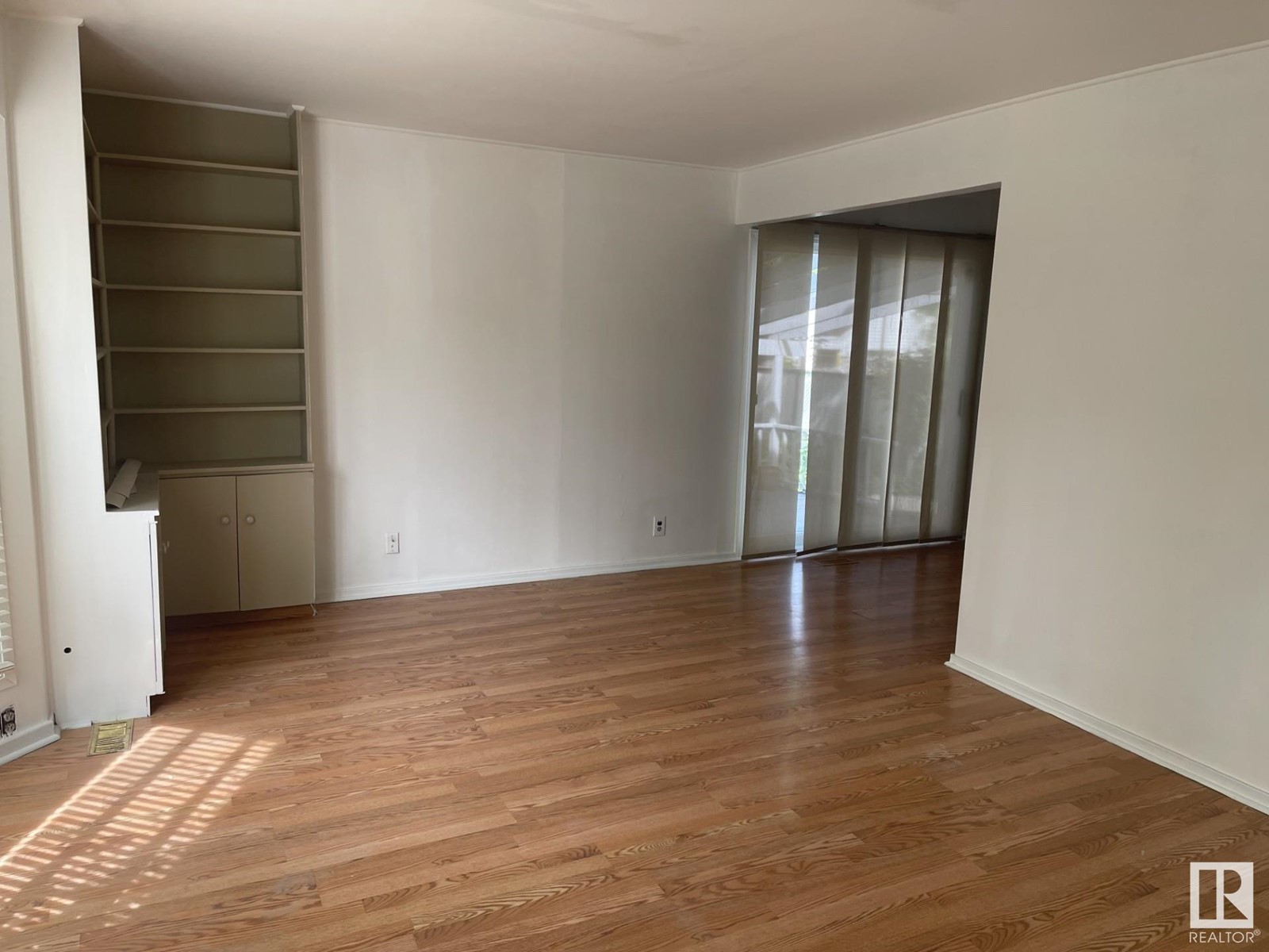 12202 105 St Nw, Edmonton, Alberta  T5G 2N8 - Photo 3 - E4440122