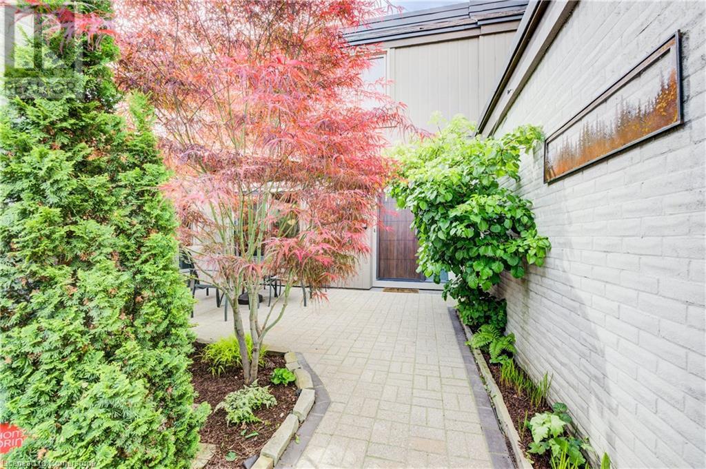 Property at 267 OLD POST Road image 4
