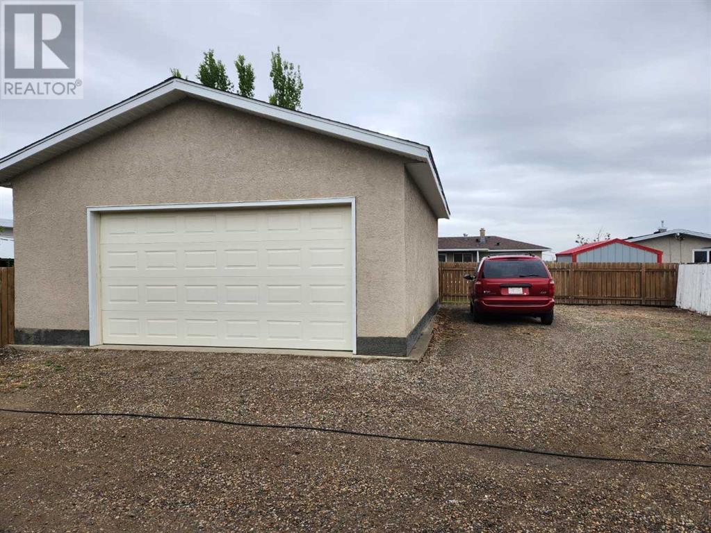 1112 44 Avenue N, Lethbridge, Alberta  T1H 6C3 - Photo 2 - A2223975
