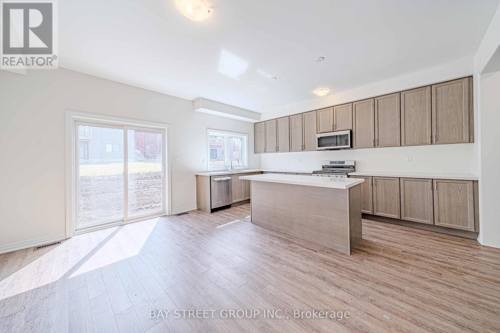 21 Stennett Drive W, Georgina, Ontario  L4P 0J5 - Photo 18 - N12197051