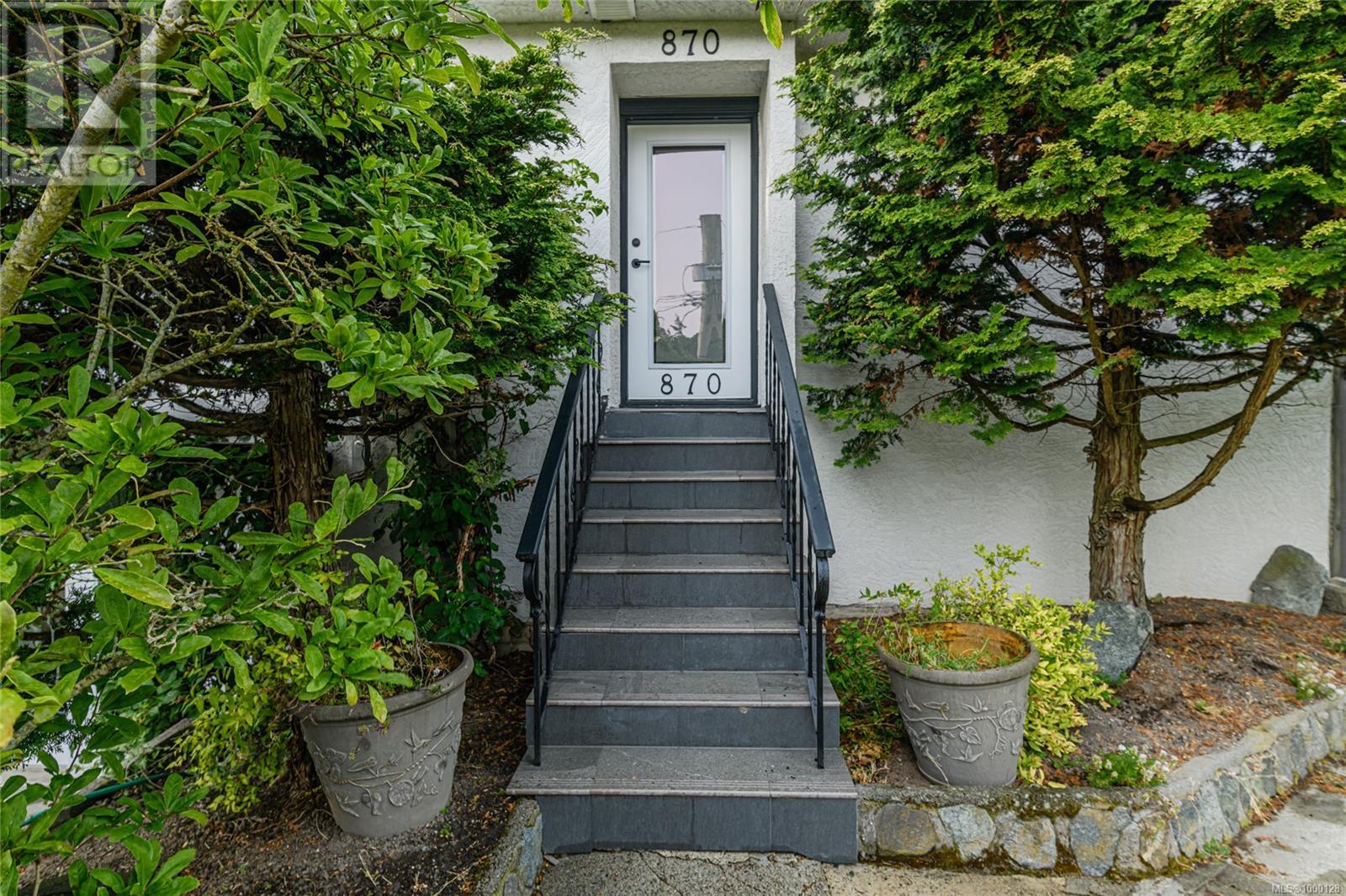 Property at 870 Pendene Pl image 4