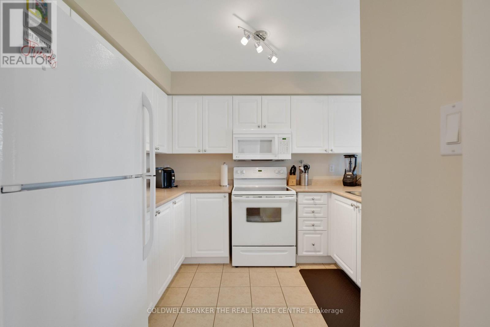Property at 34 - 430 MAPLEVIEW DRIVE E image 5