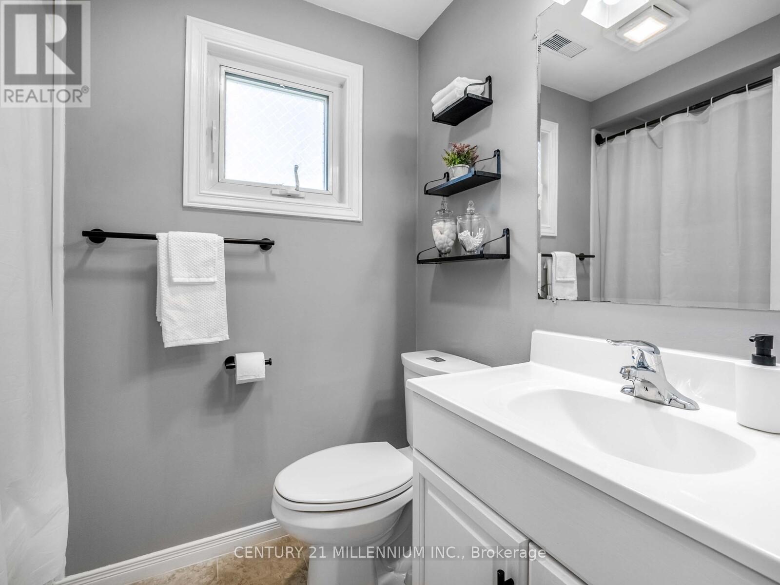 18 Greenhills Square, Brampton, Ontario  L6S 2J4 - Photo 23 - W12197034