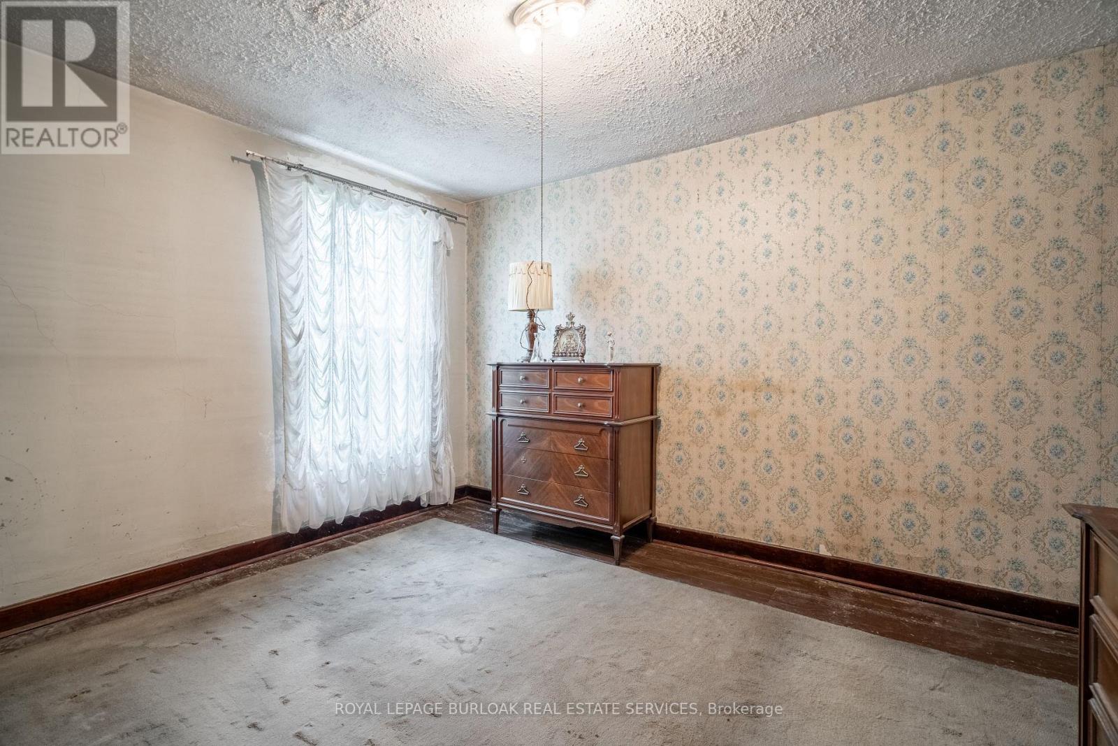 18 Scarlett Road, Toronto, Ontario  M6N 4K1 - Photo 10 - W12197069