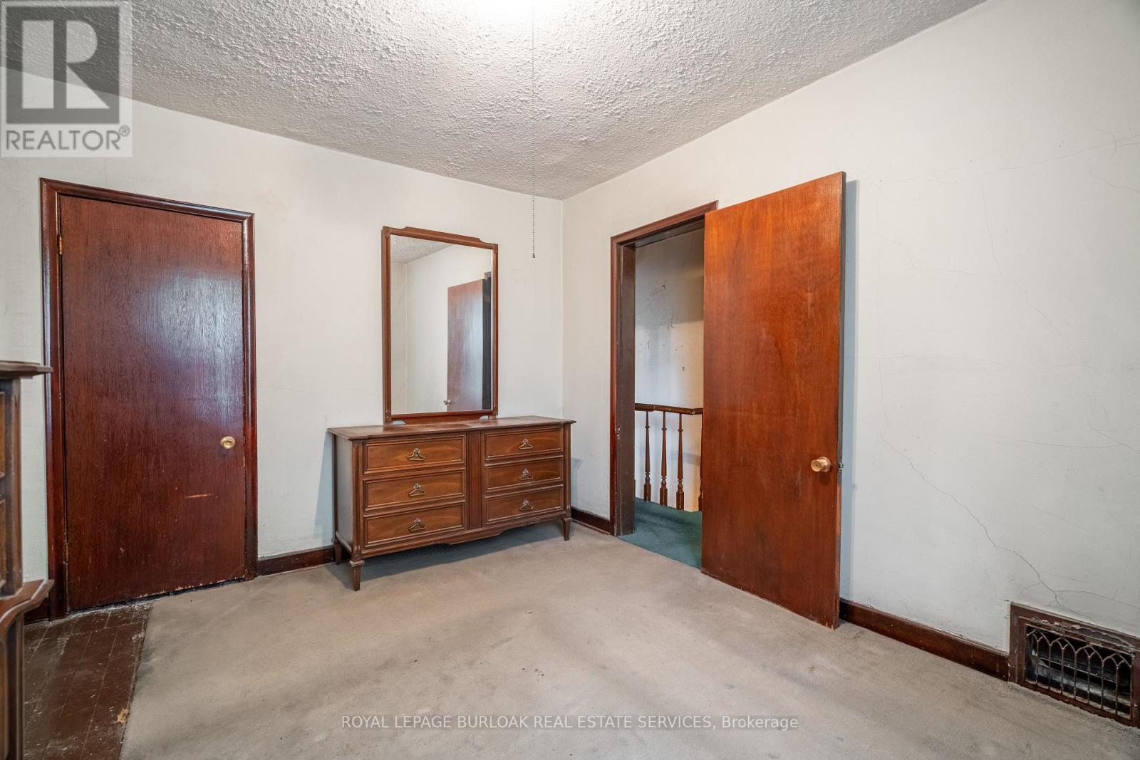18 Scarlett Road, Toronto, Ontario  M6N 4K1 - Photo 11 - W12197069