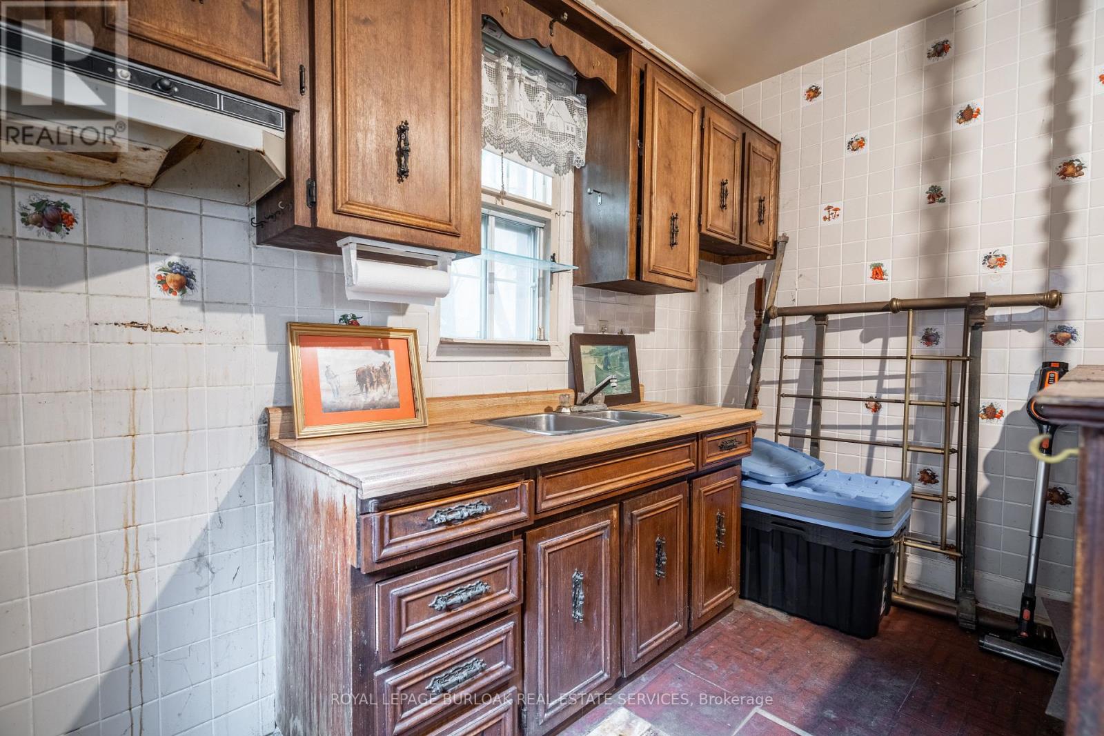 18 Scarlett Road, Toronto, Ontario  M6N 4K1 - Photo 21 - W12197069
