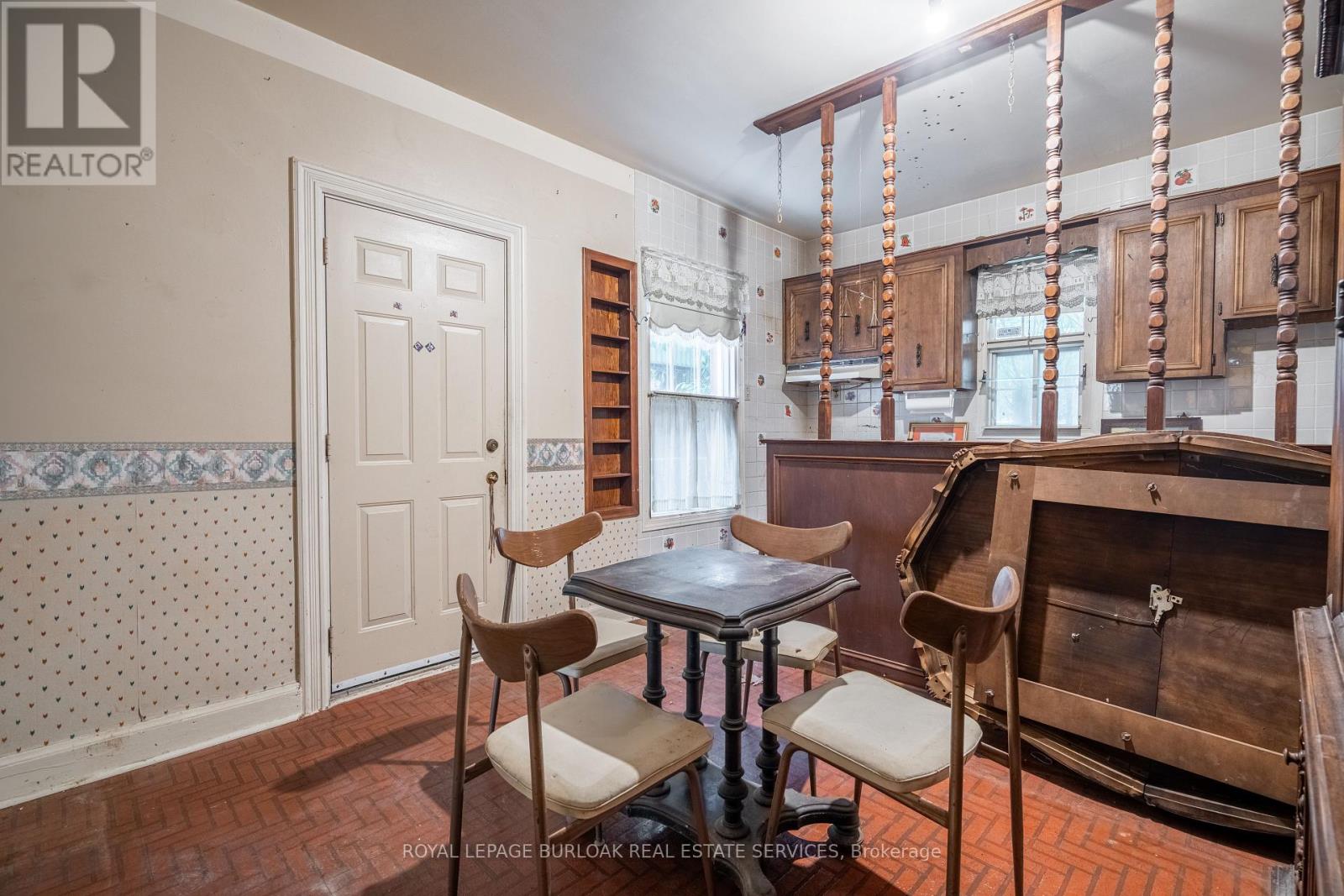 18 Scarlett Road, Toronto, Ontario  M6N 4K1 - Photo 7 - W12197069