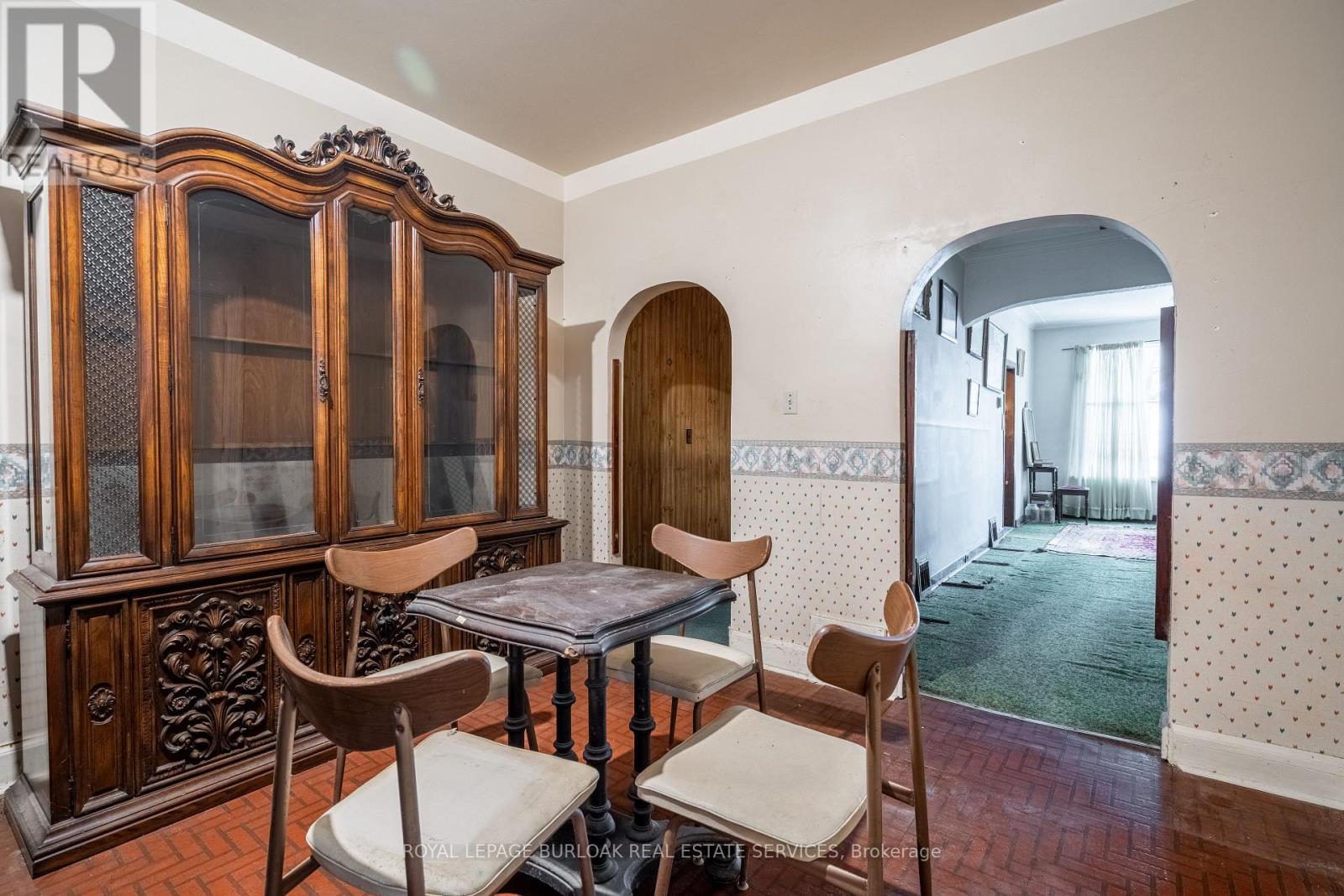 18 Scarlett Road, Toronto, Ontario  M6N 4K1 - Photo 9 - W12197069