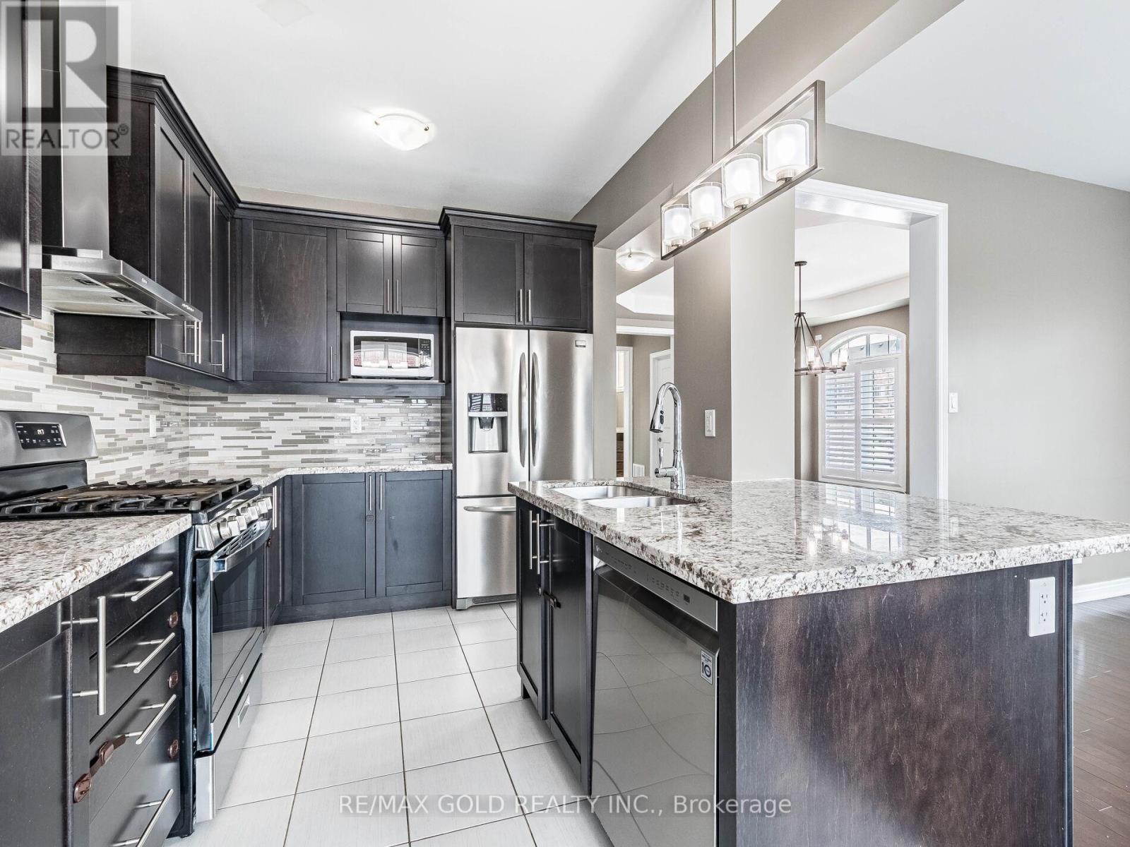 359 Robert Parkinson Drive, Brampton, Ontario  L7A 4C9 - Photo 15 - W12197080