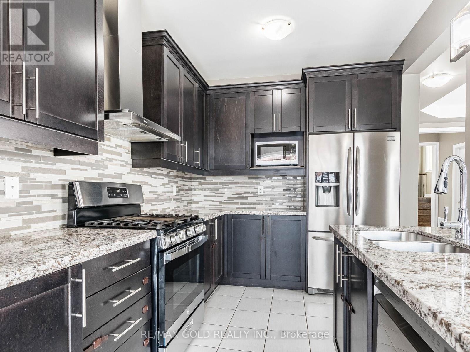 359 Robert Parkinson Drive, Brampton, Ontario  L7A 4C9 - Photo 16 - W12197080
