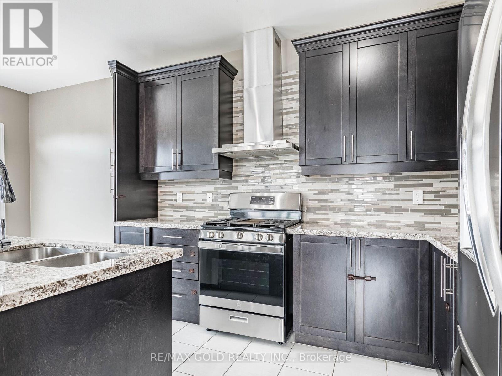 359 Robert Parkinson Drive, Brampton, Ontario  L7A 4C9 - Photo 17 - W12197080