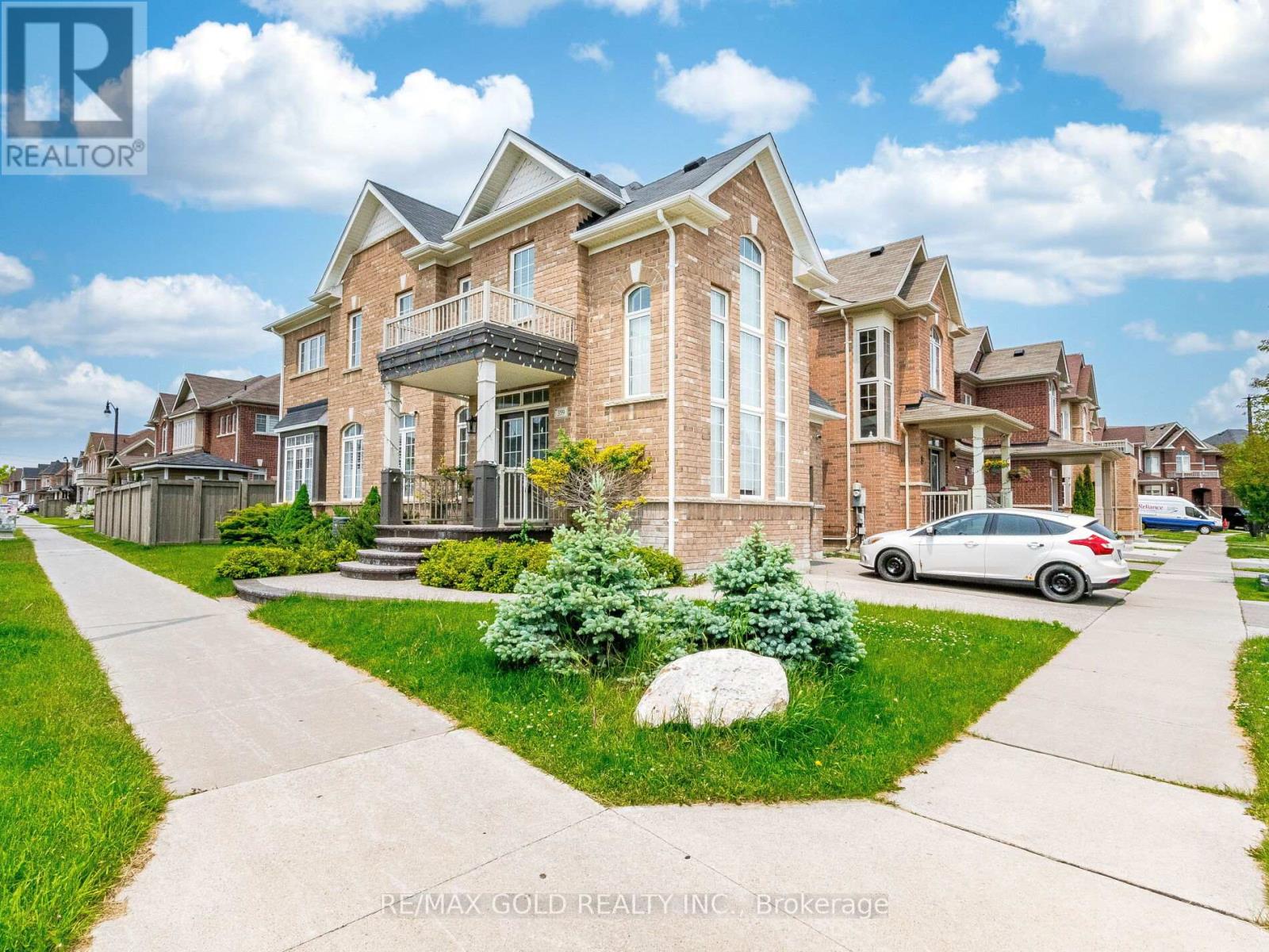 359 Robert Parkinson Drive, Brampton, Ontario  L7A 4C9 - Photo 2 - W12197080