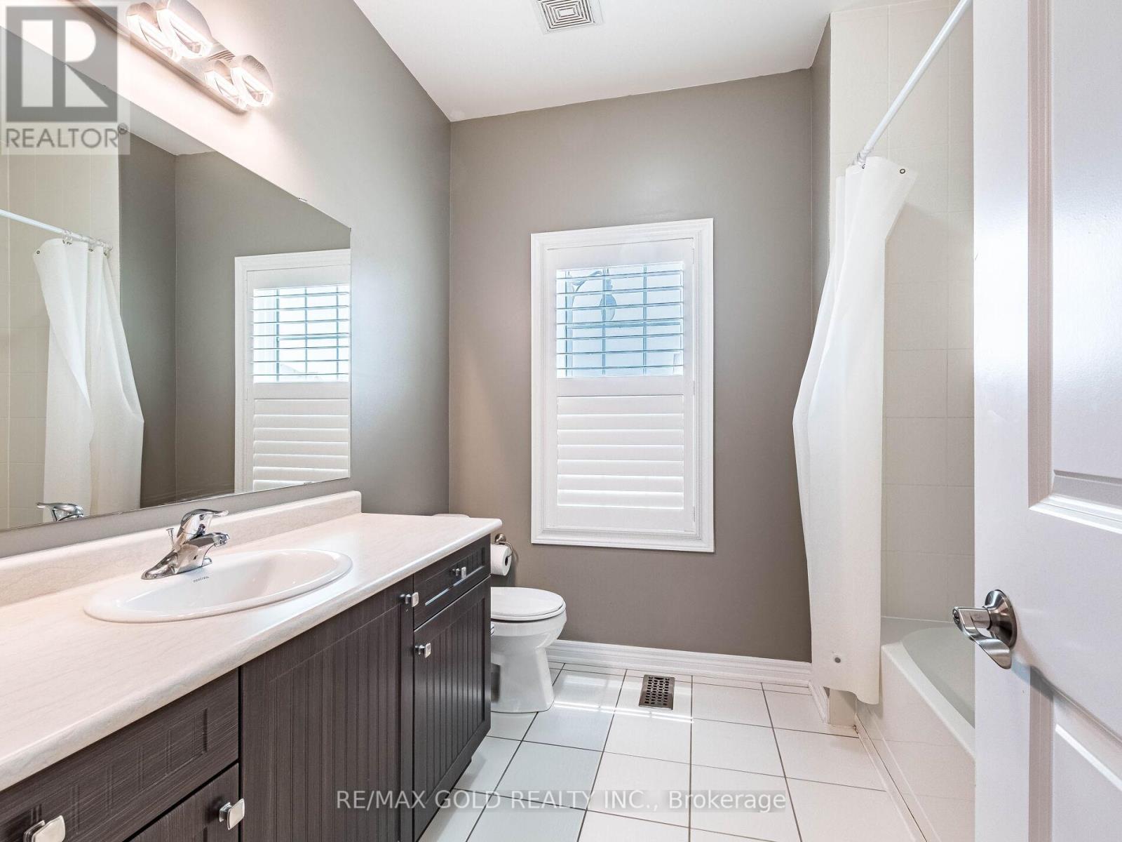 359 Robert Parkinson Drive, Brampton (Northwest Brampton), Ontario  L7A 4C9 - Photo 39 - W12197080