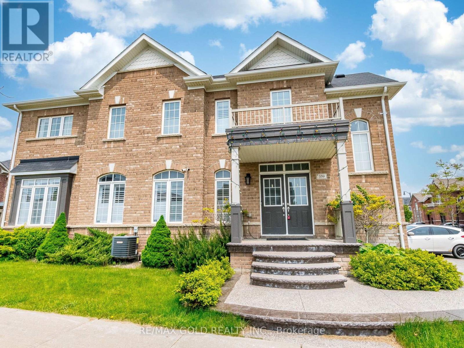 359 Robert Parkinson Drive, Brampton, Ontario  L7A 4C9 - Photo 4 - W12197080