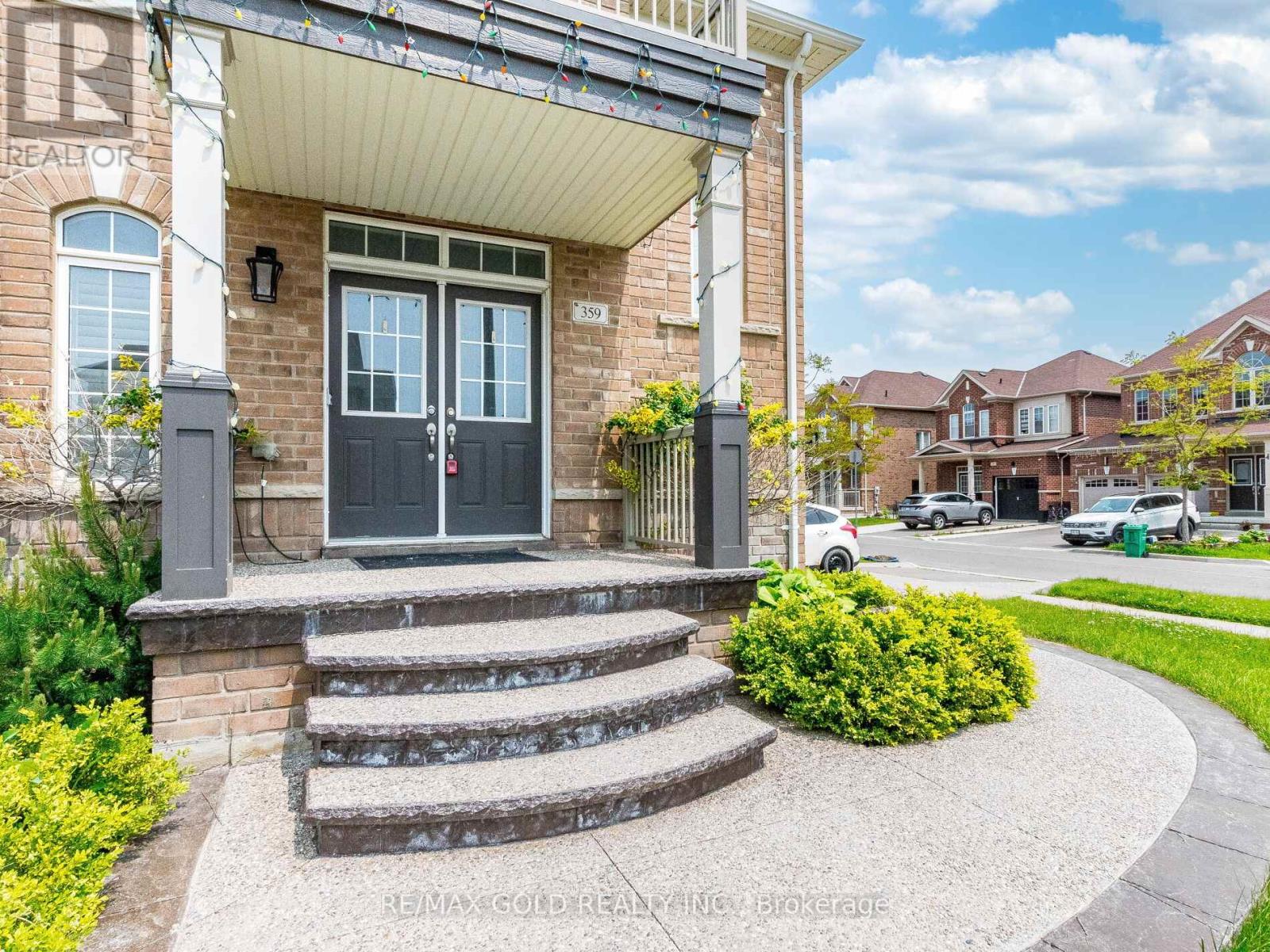 359 Robert Parkinson Drive, Brampton, Ontario  L7A 4C9 - Photo 5 - W12197080