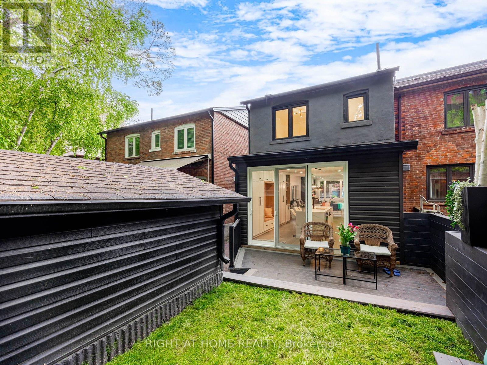 204 Clendenan Avenue, Toronto, Ontario  M6P 2X2 - Photo 29 - W12197085