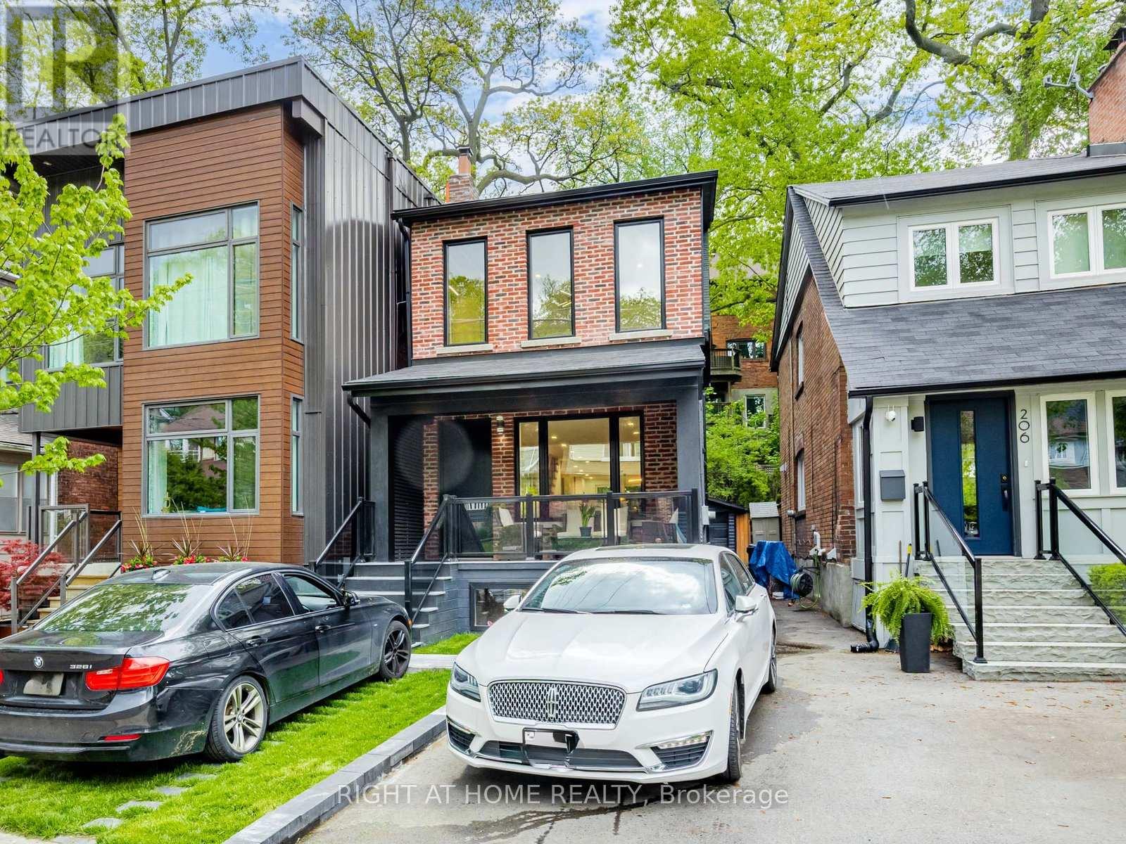 204 Clendenan Avenue, Toronto, Ontario  M6P 2X2 - Photo 3 - W12197085
