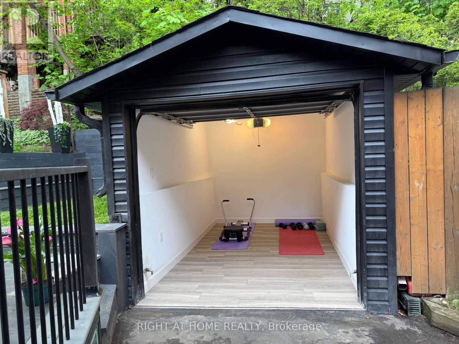 204 Clendenan Avenue, Toronto, Ontario  M6P 2X2 - Photo 32 - W12197085