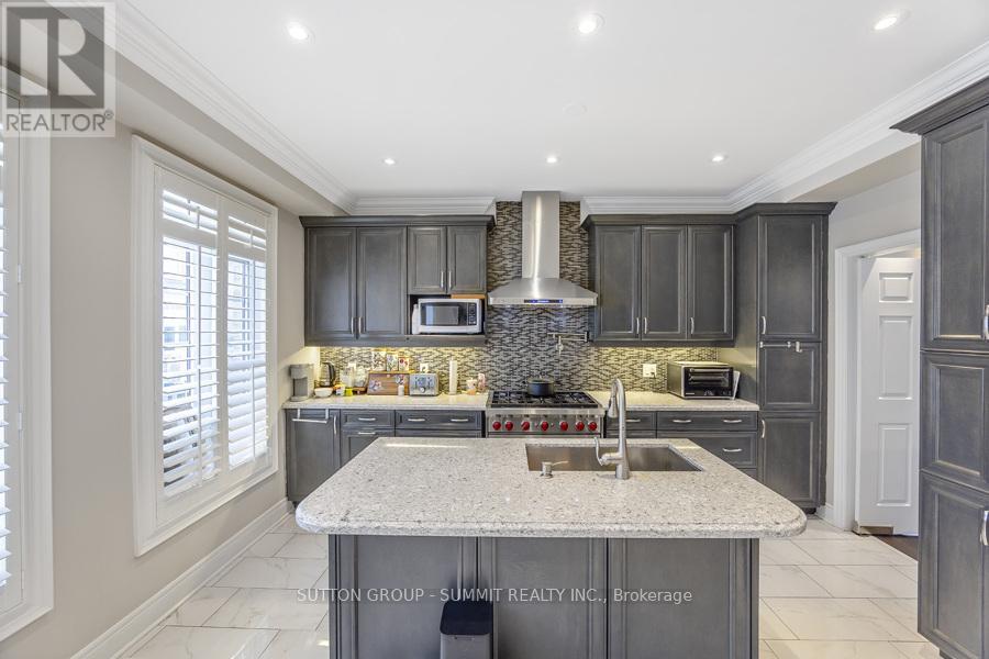 135 Hoey Crescent, Oakville, Ontario  L6M 0X1 - Photo 29 - W12197090
