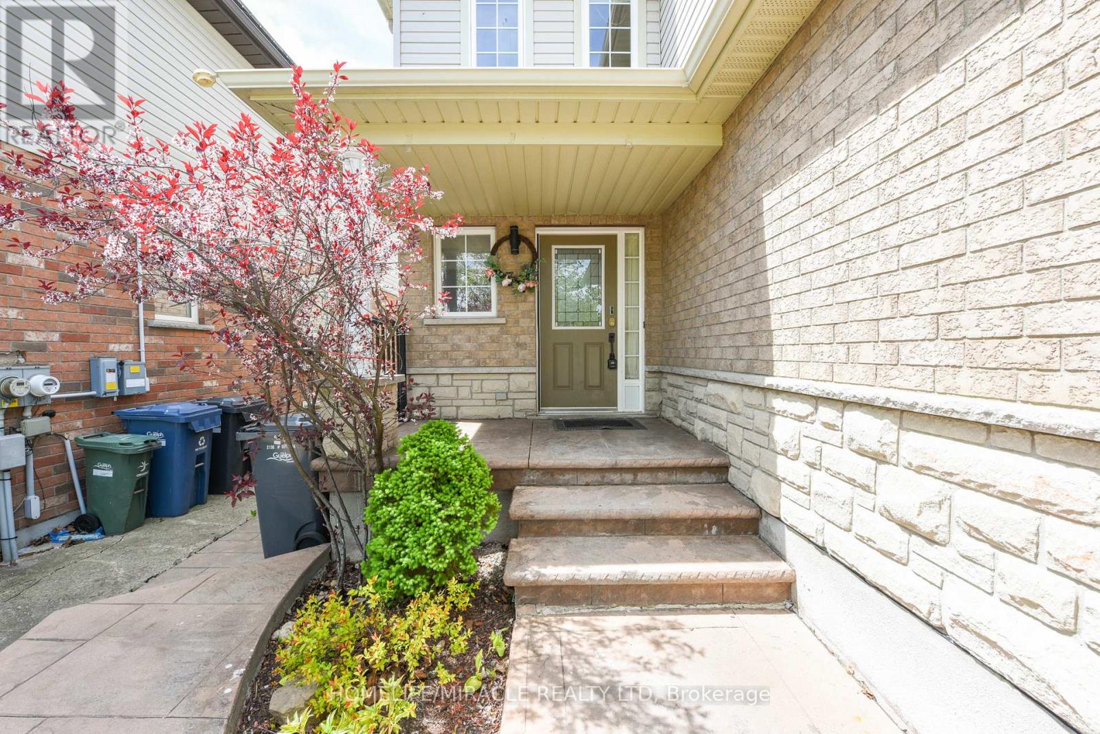 32 Vipond Street, Guelph, Ontario  N1E 0H3 - Photo 5 - X12197095