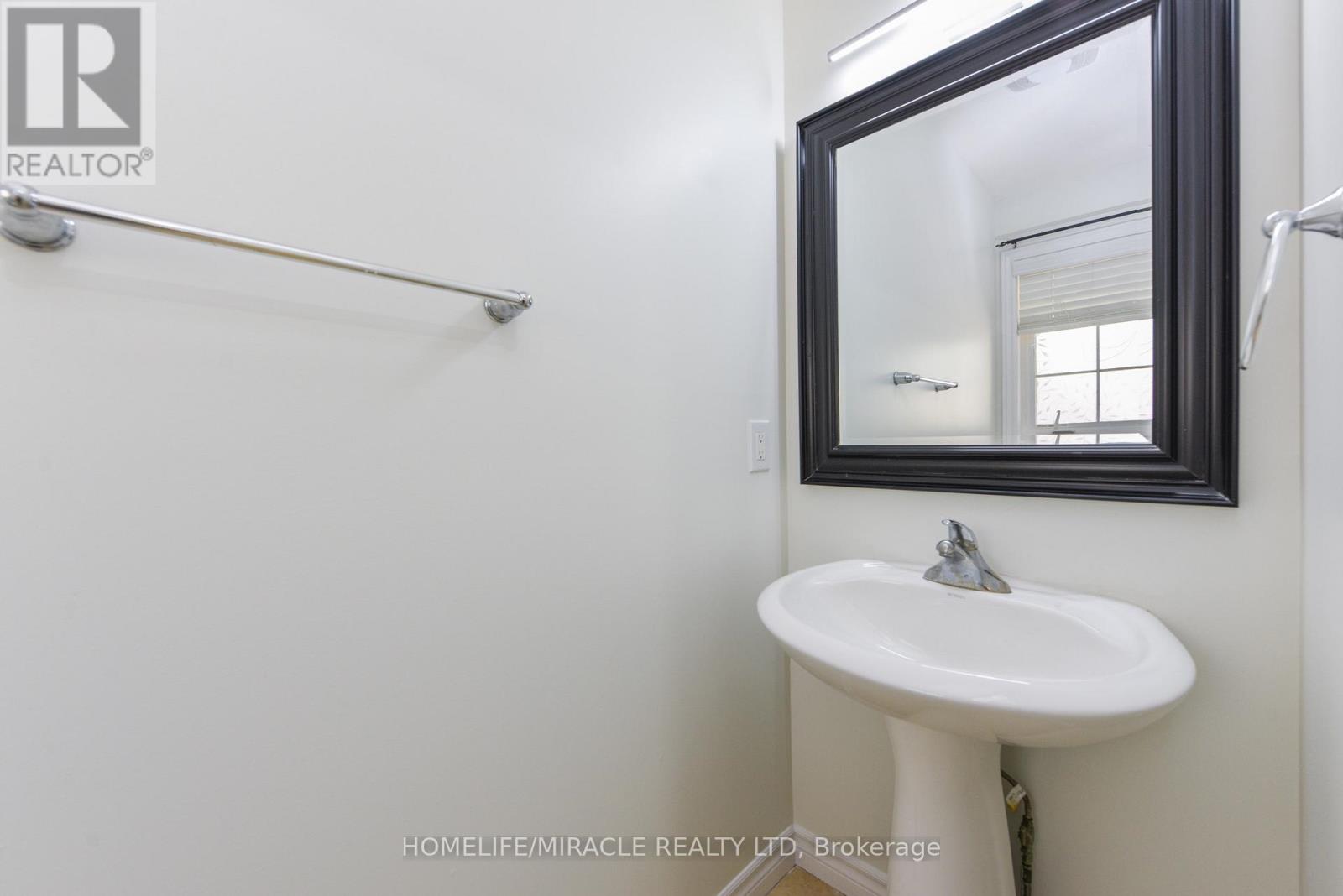 32 Vipond Street, Guelph, Ontario  N1E 0H3 - Photo 7 - X12197095