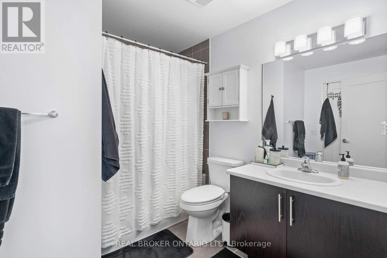 16 Concord Place, Grimsby, Ontario  L3M 0J1 - Photo 13 - X12197119