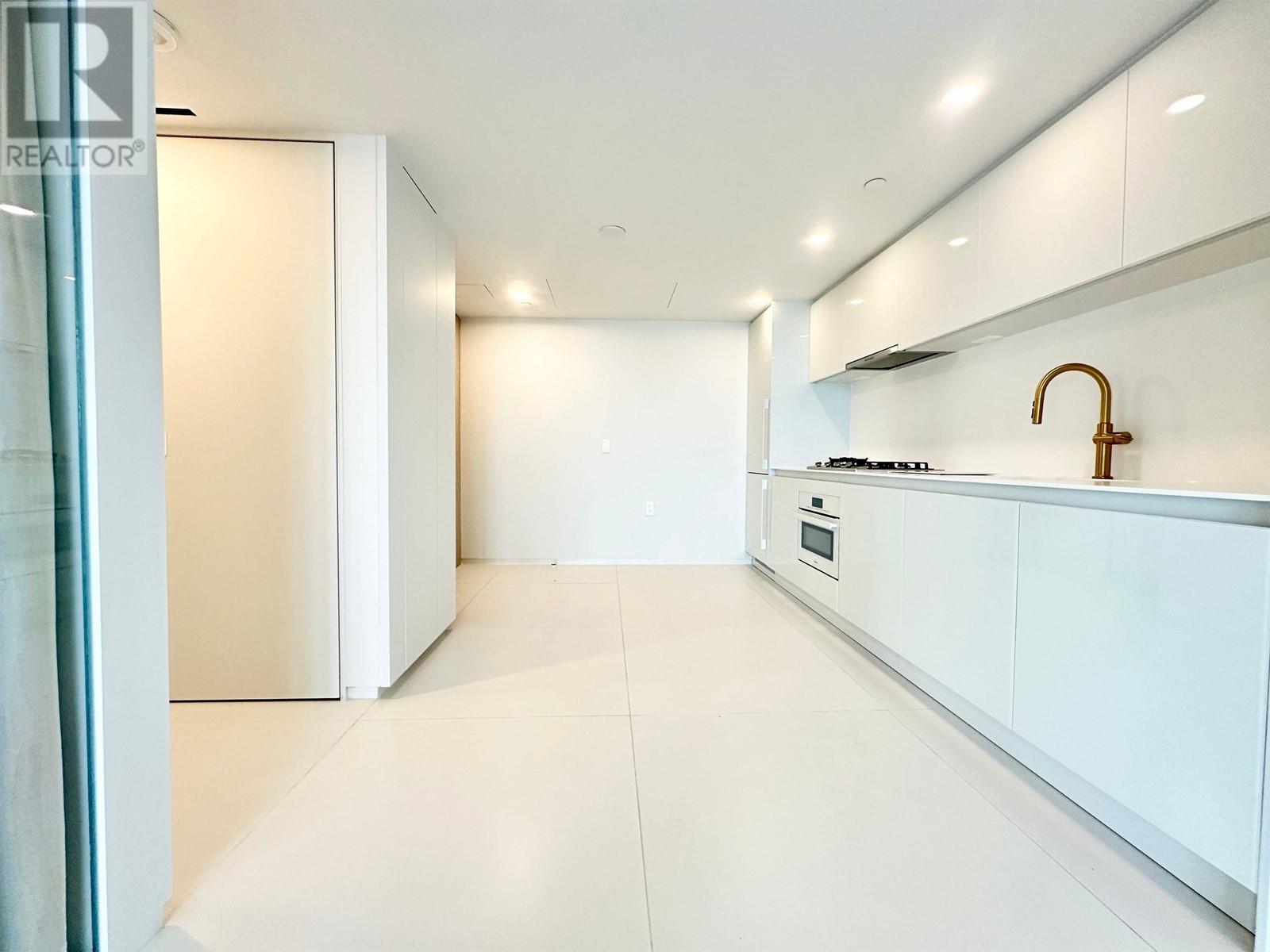 1033 NELSON STREET, Vancouver, British Columbia