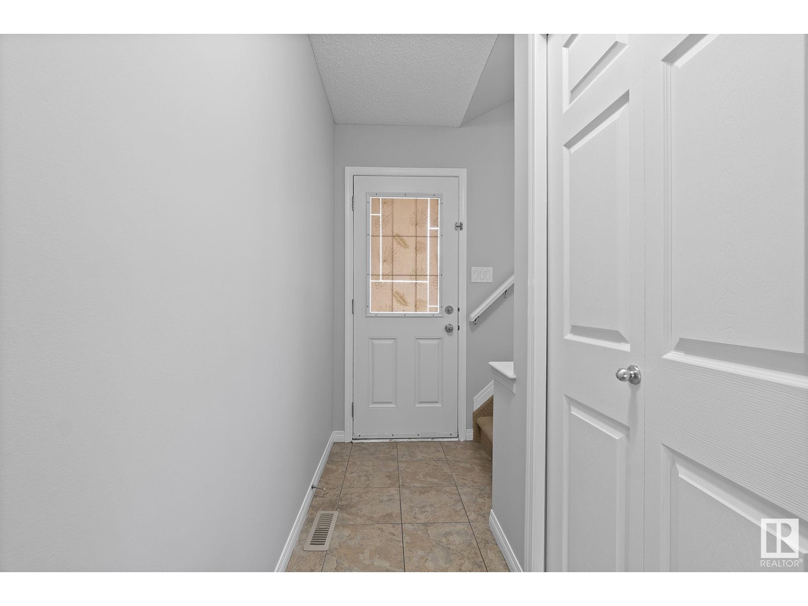 5907 8 Av Sw Sw, Edmonton, Alberta  T6X 0G5 - Photo 5 - E4440387