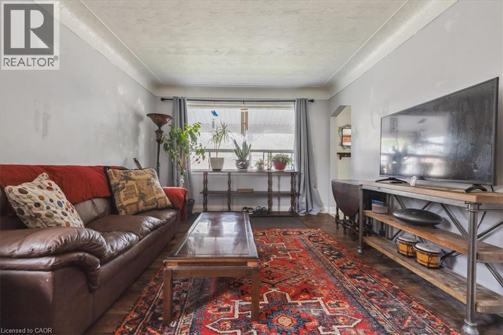 276 East 37th Street, Hamilton, Ontario  L8V 4B3 - Photo 4 - 40737741