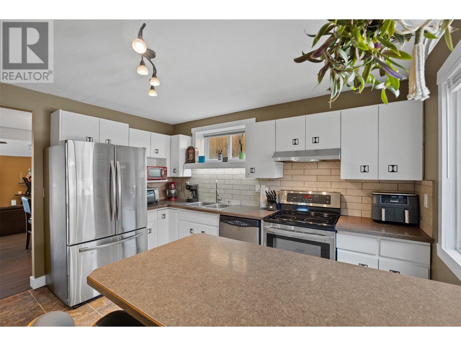 Property at 1172 LINTHORPE Road image 3